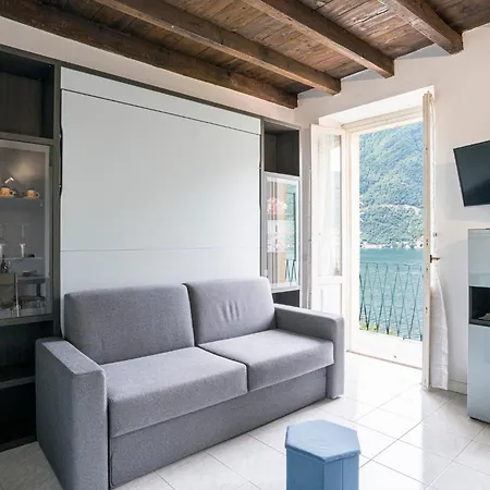 Guesthost - Lovely Lakefront Studio-flat Apartman *
