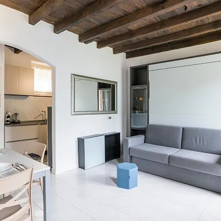 Guesthost - Lovely Lakefront Studio-flat Nesso