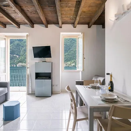 Guesthost - Lovely Lakefront Studio-flat Apartman *
