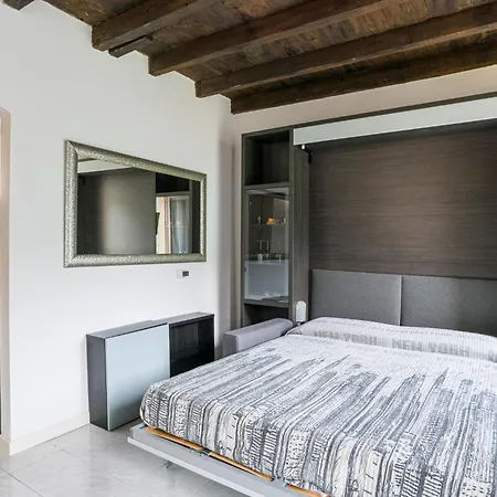 Guesthost - Lovely Lakefront Studio-flat Nesso